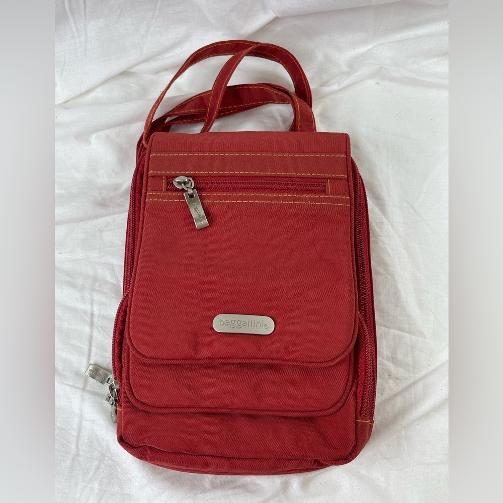 ⭐️Red Baggallini Crossbody, Multiple Pockets Perfect for travel!